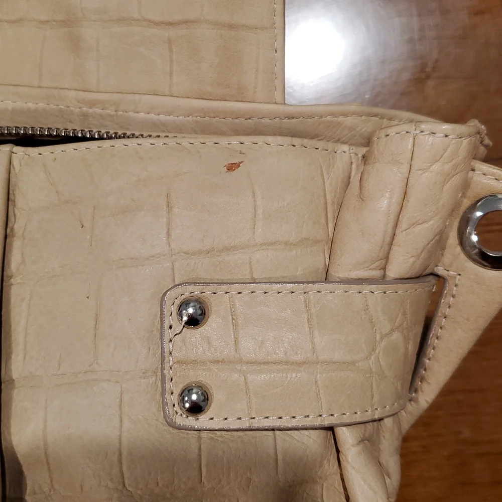 Be & D croc embossed